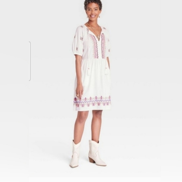 Knox Rose Dresses & Skirts - Knox Rose SZ L Hippie Boho Embroidered Short Sleeve White Dress W/Pockets